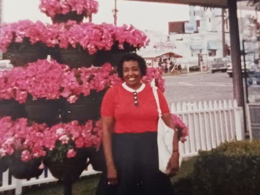 Lillie L. Harris photo gallery thumbnail 15 of 18
