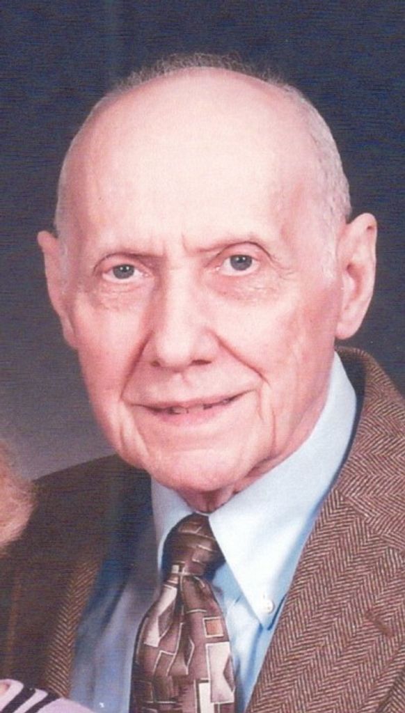 Clovis Snyder, Md