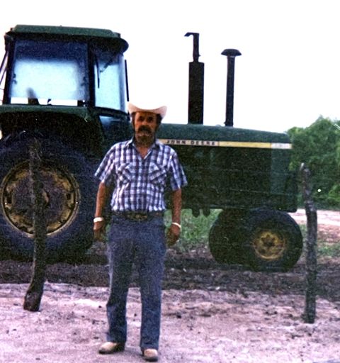 Adolfo Quintanilla photo gallery thumbnail 11 of 80