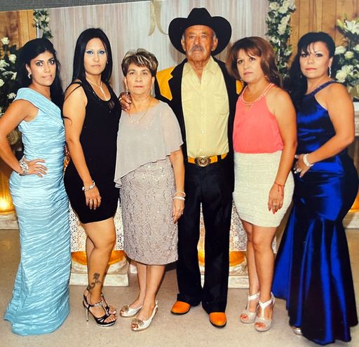 Adolfo Quintanilla photo gallery thumbnail 66 of 80