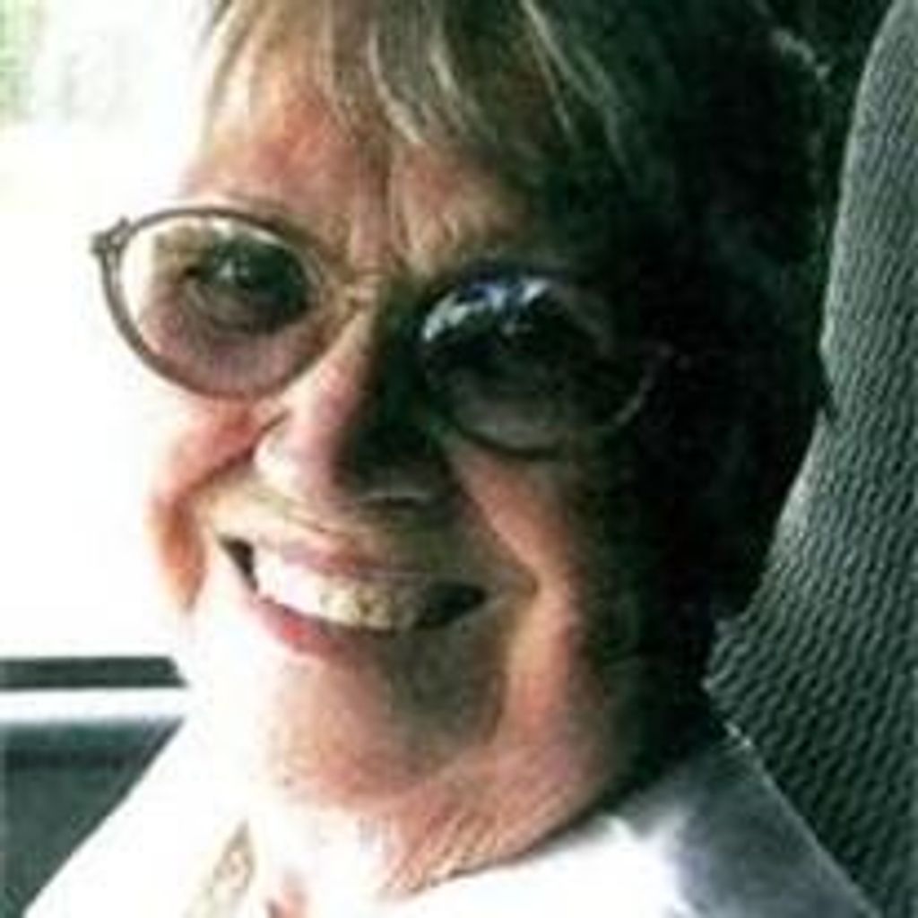 Lola Bextel