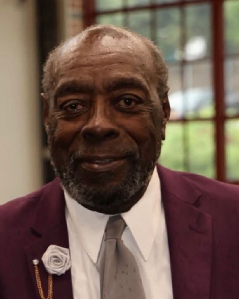 Elijah Gordon Profile Photo