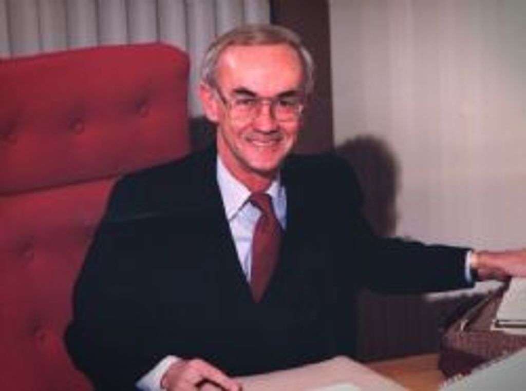 Robert Hay Profile Photo