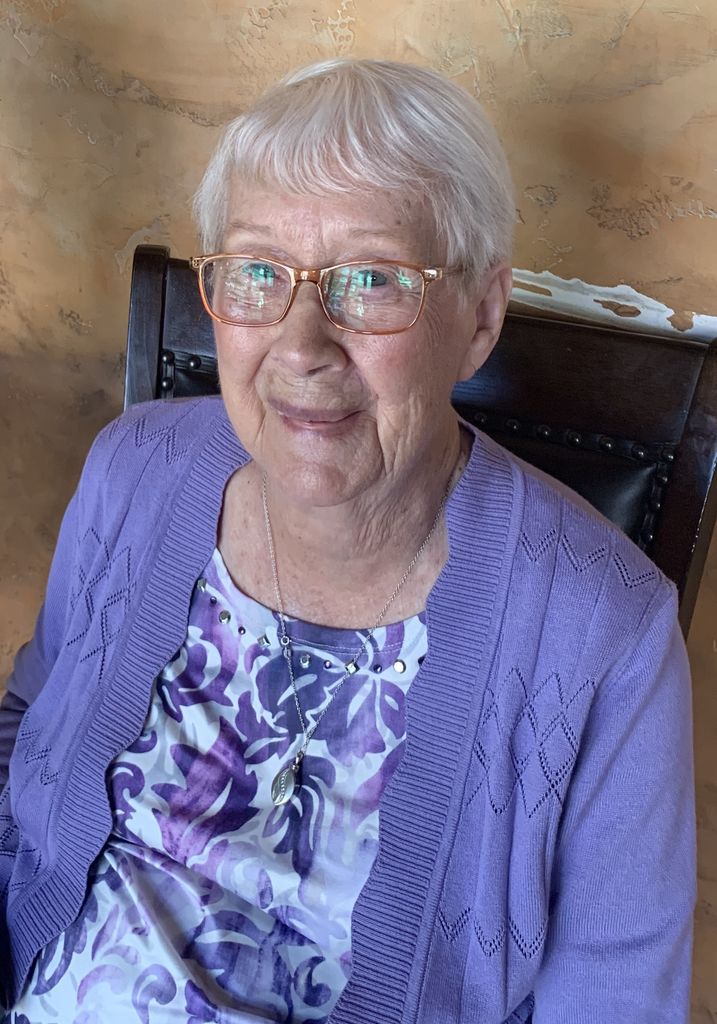 Loretta Donna (Wolfe)  Godina