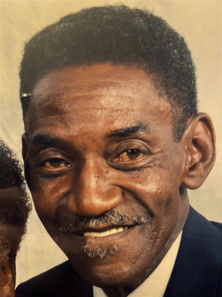 Howard Thomas