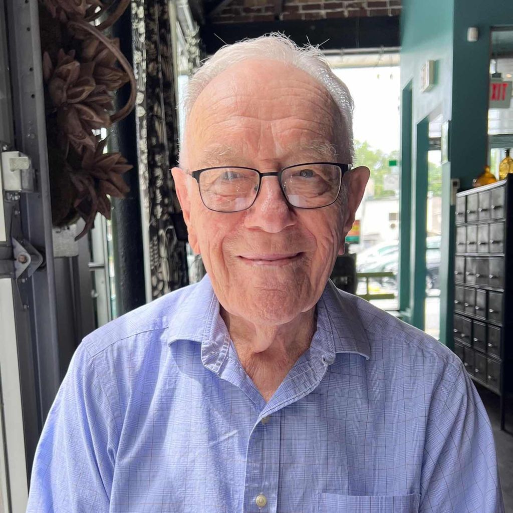 Robert Hardy Butler Profile Photo