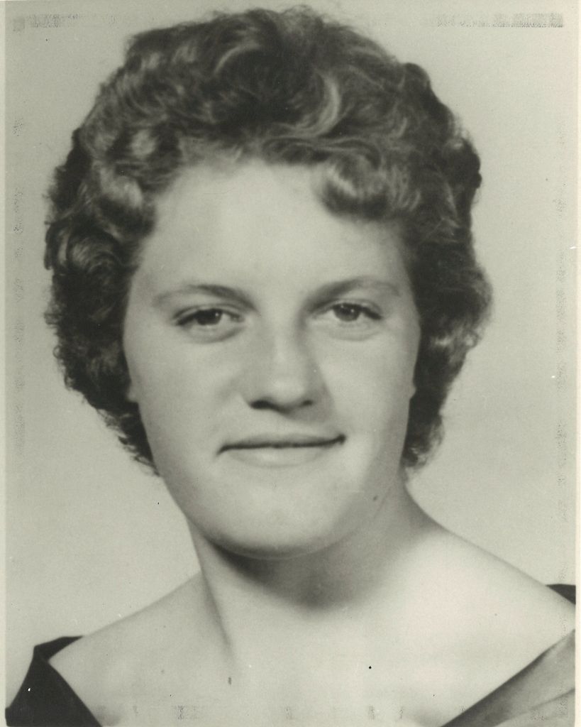 Lola May Oberhansly