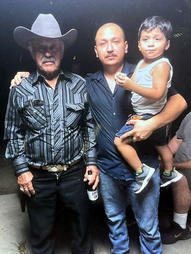 Adolfo Quintanilla photo gallery thumbnail 58 of 80