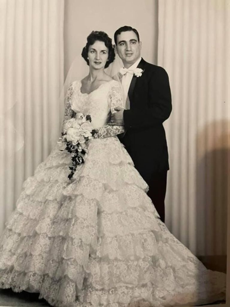 Anna J Comeione Profile Photo