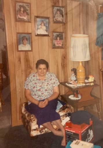 Shirley (Wells)  Fields photo gallery thumbnail 7 of 152