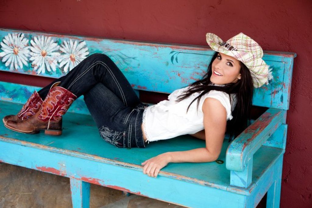 Chloe Noelle Chalavoutis Profile Photo