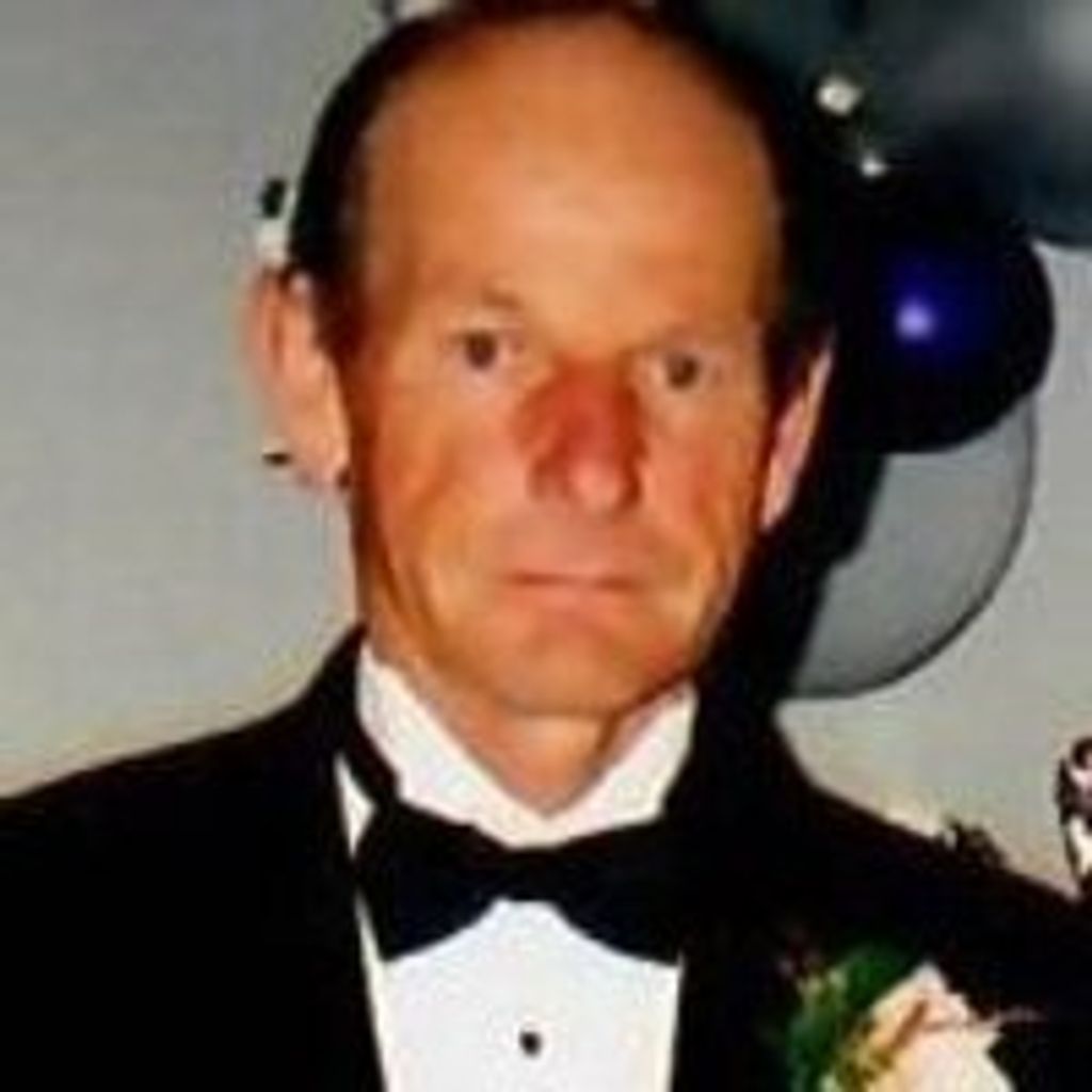 Gary D Russin