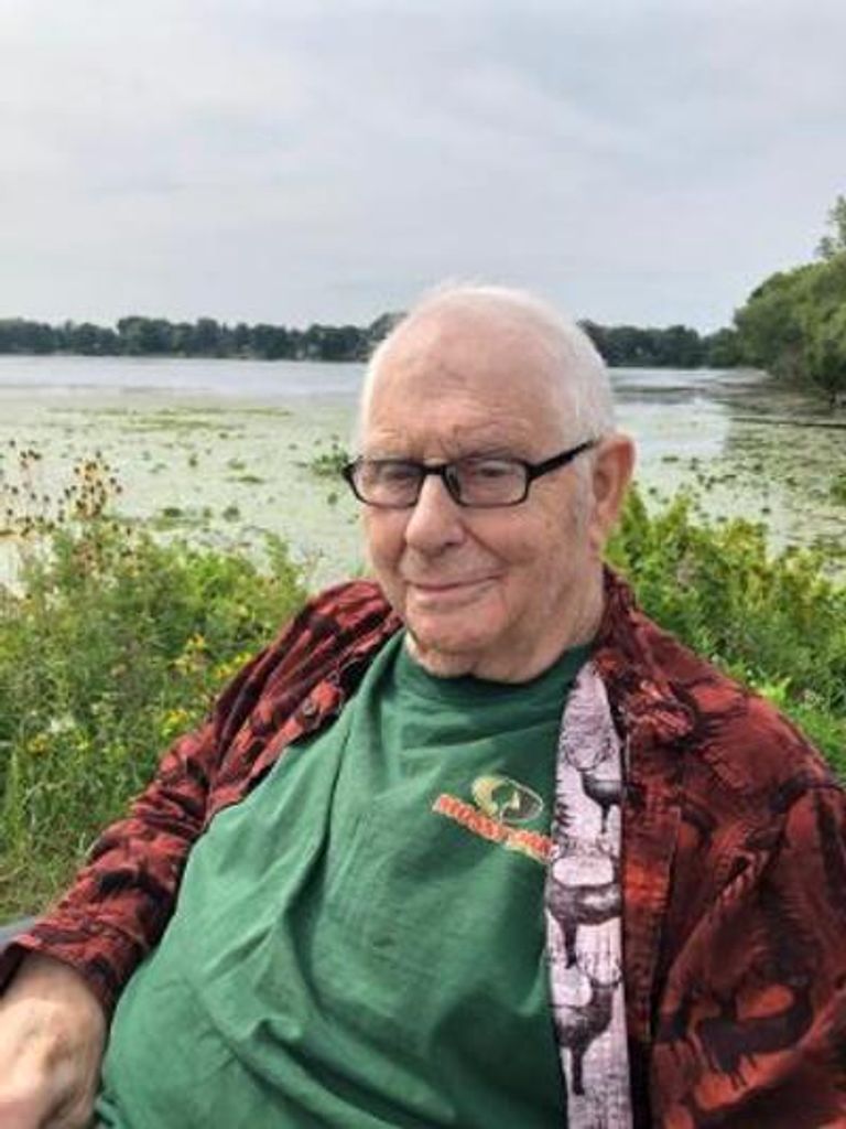 Thomas Milo Mead Profile Photo