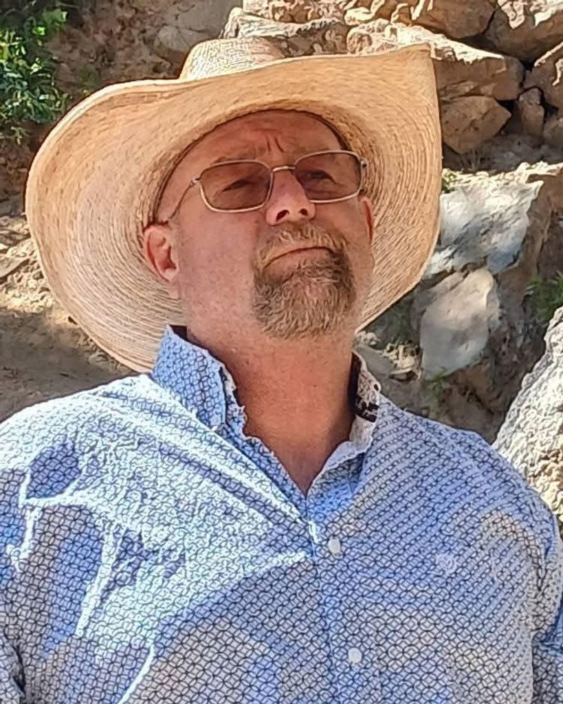 Clint Robert Morris Profile Photo