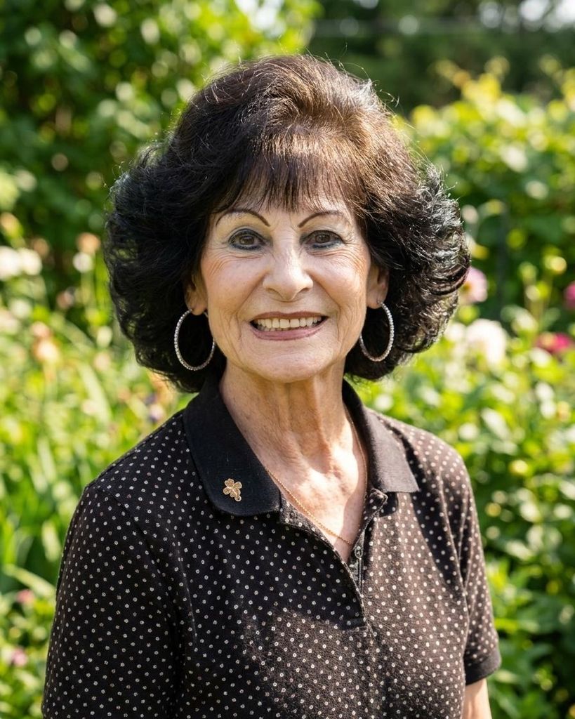 Dora Monsibais Profile Photo