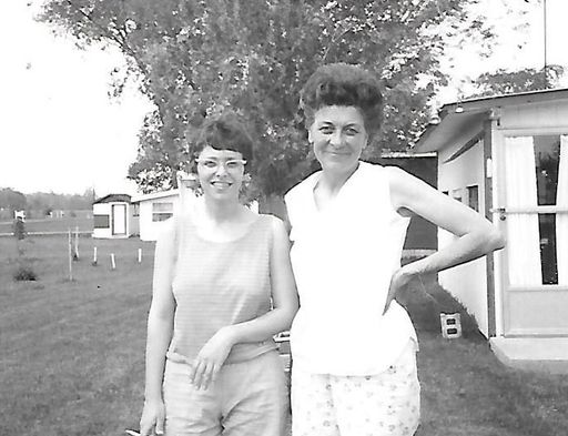 Linda L. Dilling photo gallery thumbnail 8 of 79