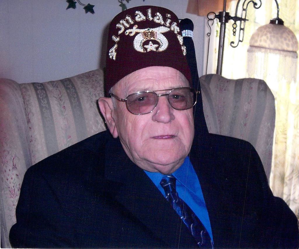 Felder L Straus