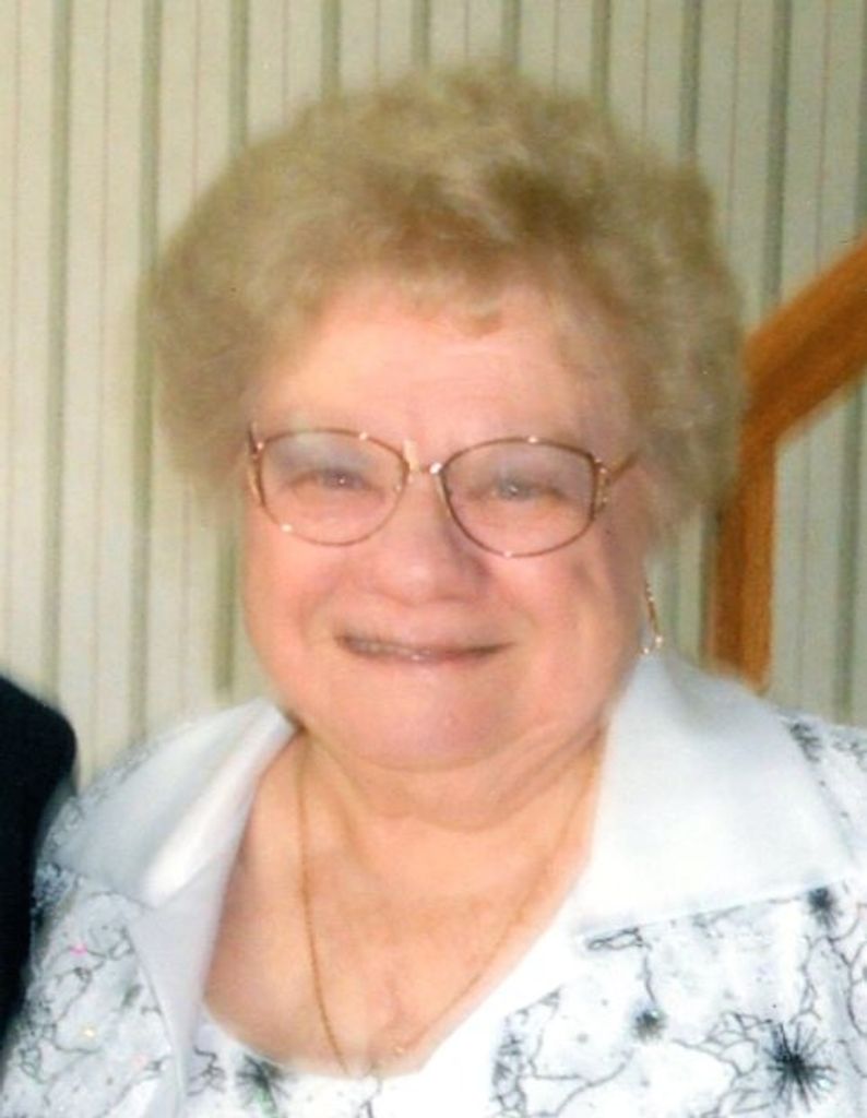 Loretta (Glowacki)  Macek