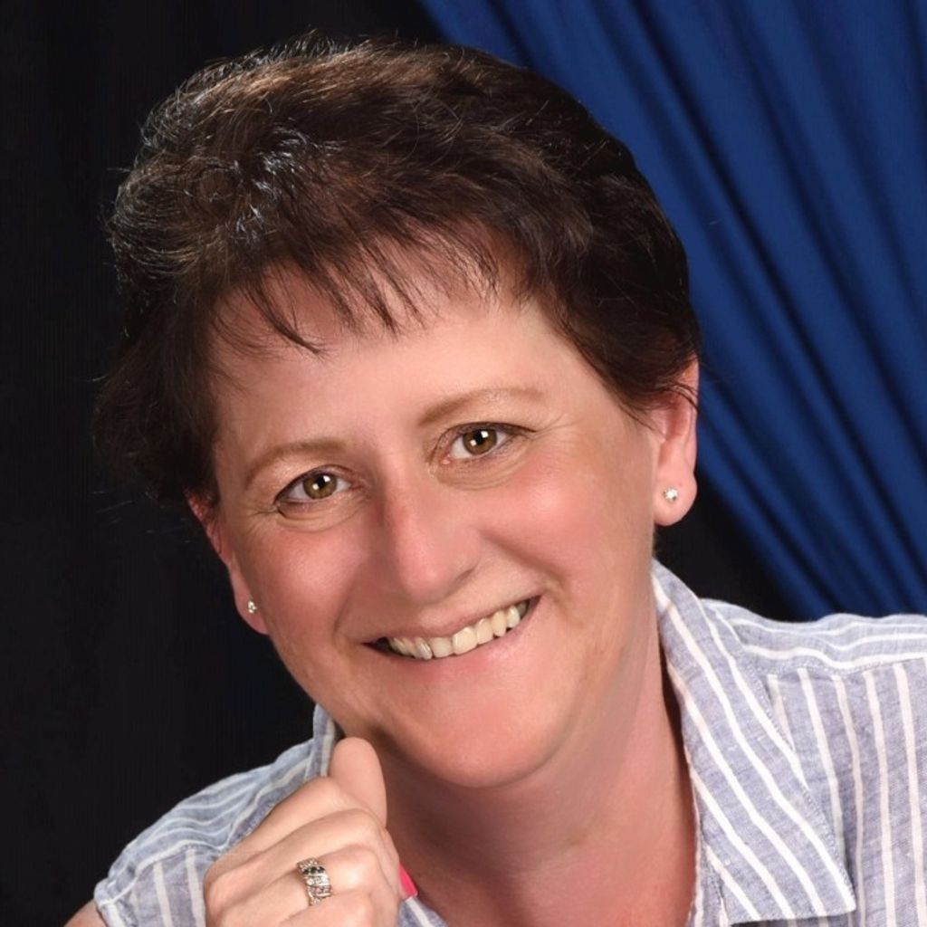 Lisa (Brun)  Cosgrove