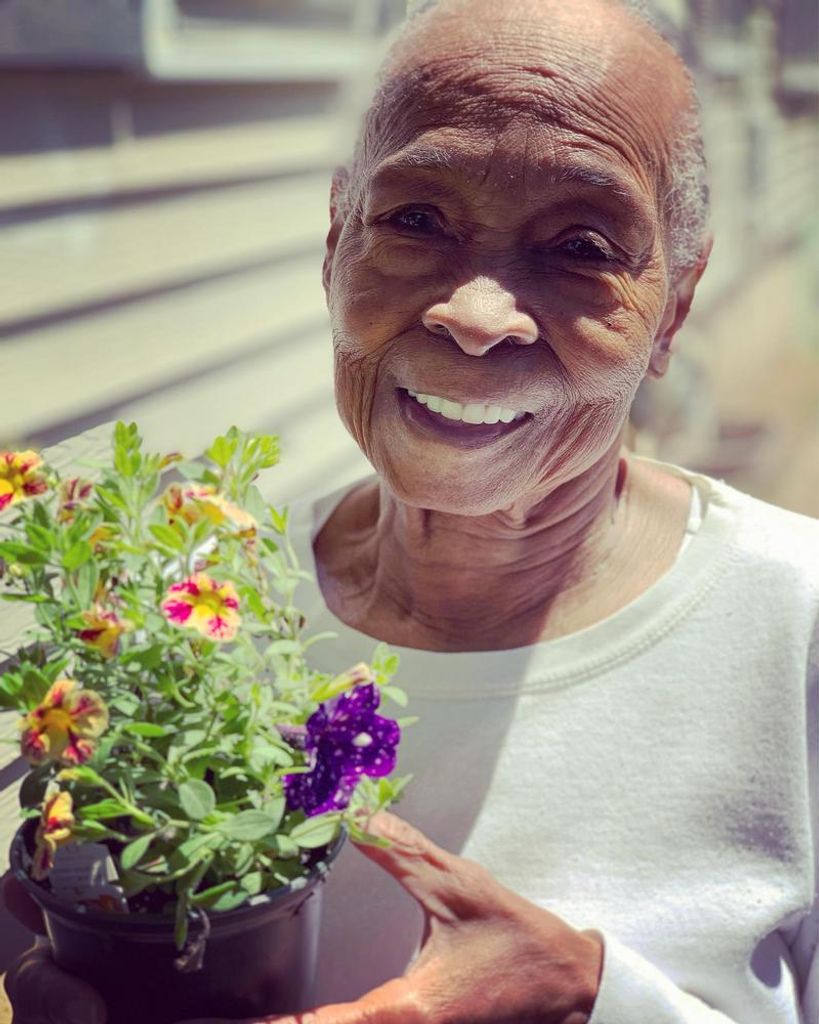 Willa Blanche Marie (Huddleston) Jones