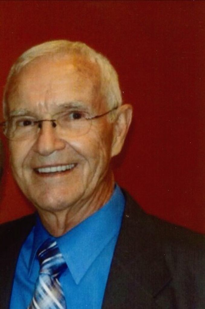 Kenneth M. Taylor Profile Photo