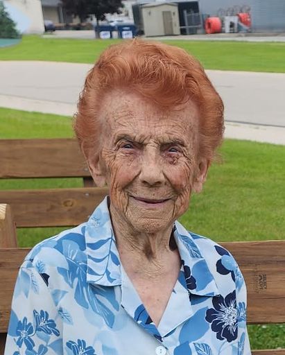 Vera Mae Holzer's obituary image