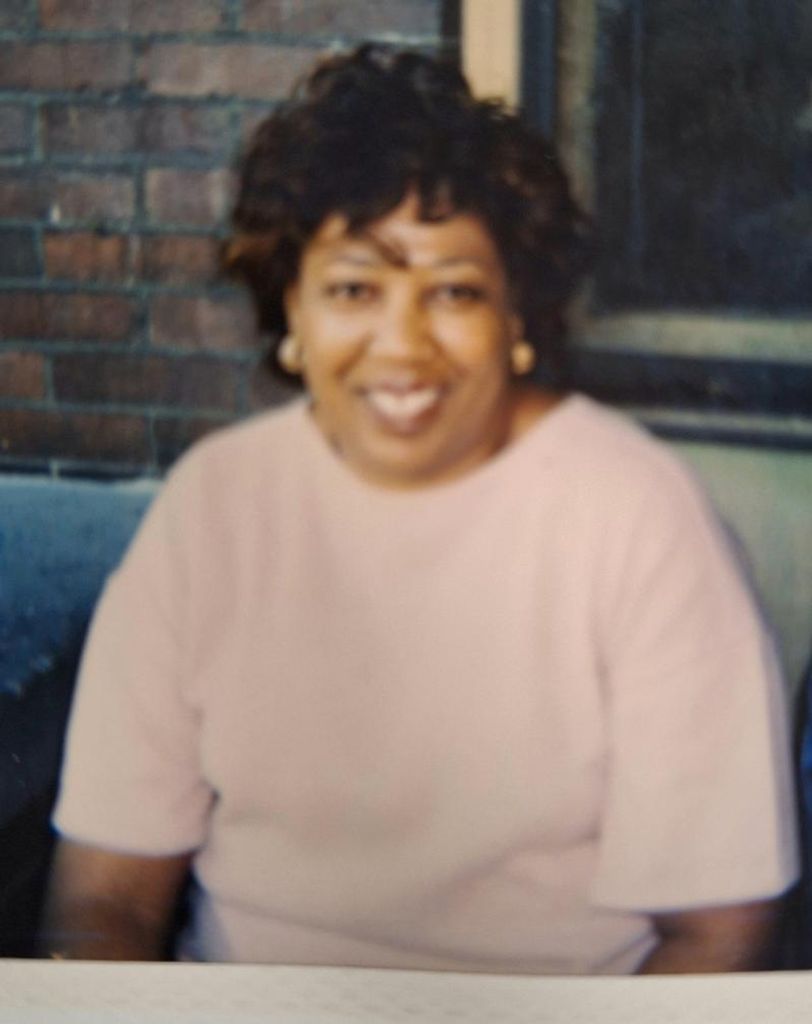 Elizabeth Grant Profile Photo