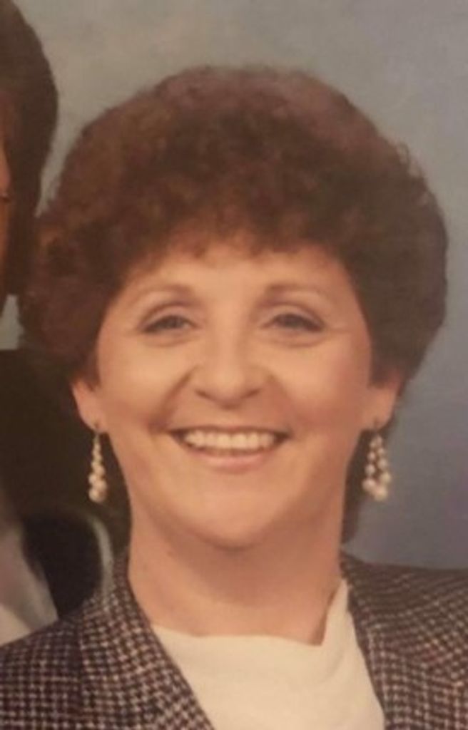 Elizabeth Collins Profile Photo