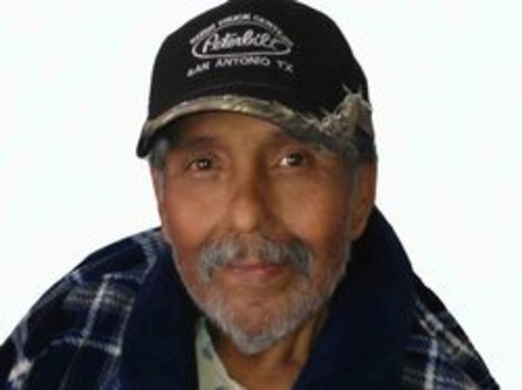 Enrique Flores