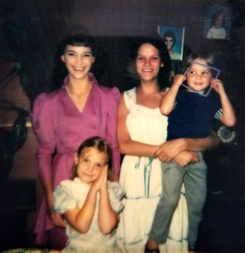 Linda Gail Borden Mcgee photo gallery thumbnail 65 of 74