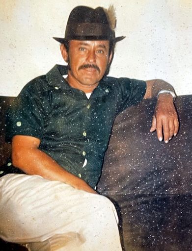 Adolfo Quintanilla photo gallery thumbnail 5 of 80