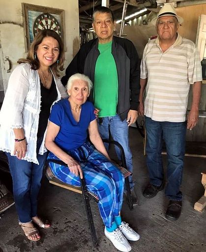 Yolanda C. Gonzalez photo gallery thumbnail 262 of 357