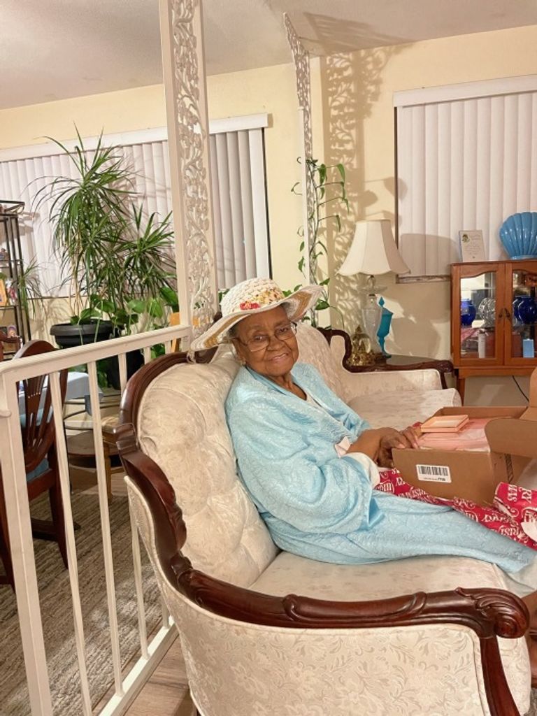 Dorothy Lou Mays