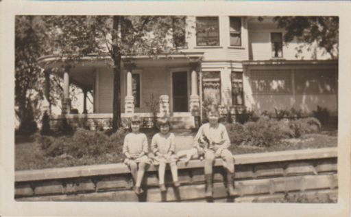 Susie Huston photo gallery thumbnail 6 of 17