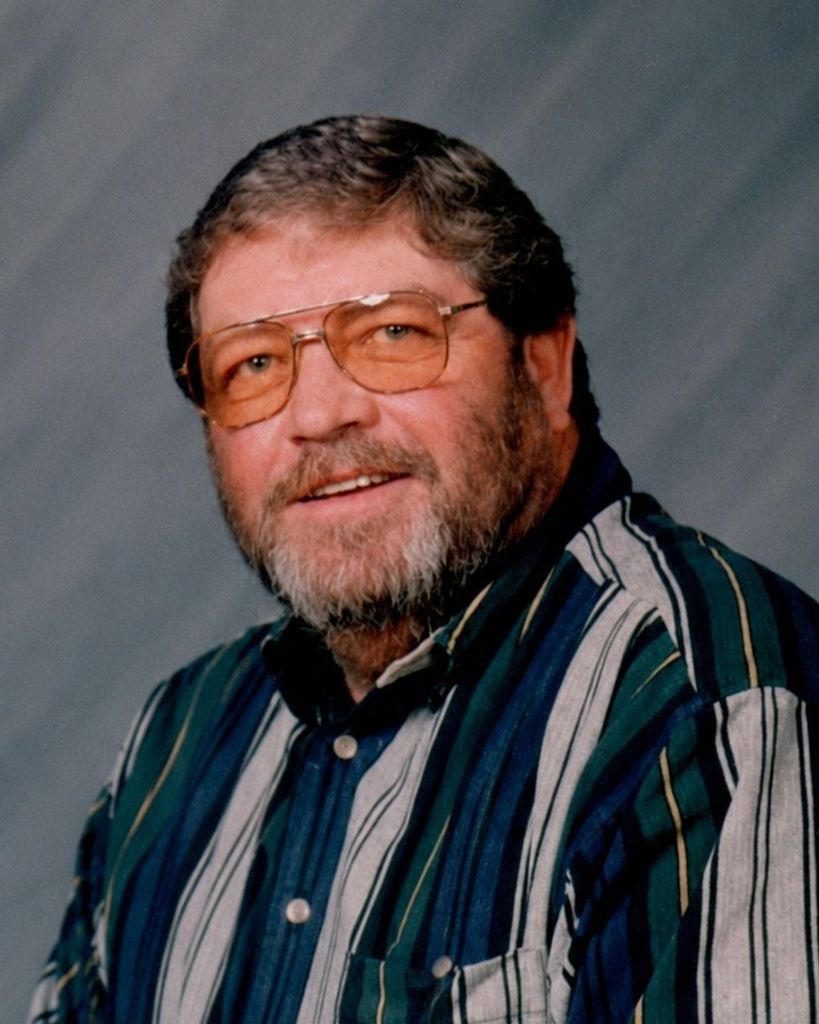 Richard Eugene (Dickie) Davis Profile Photo