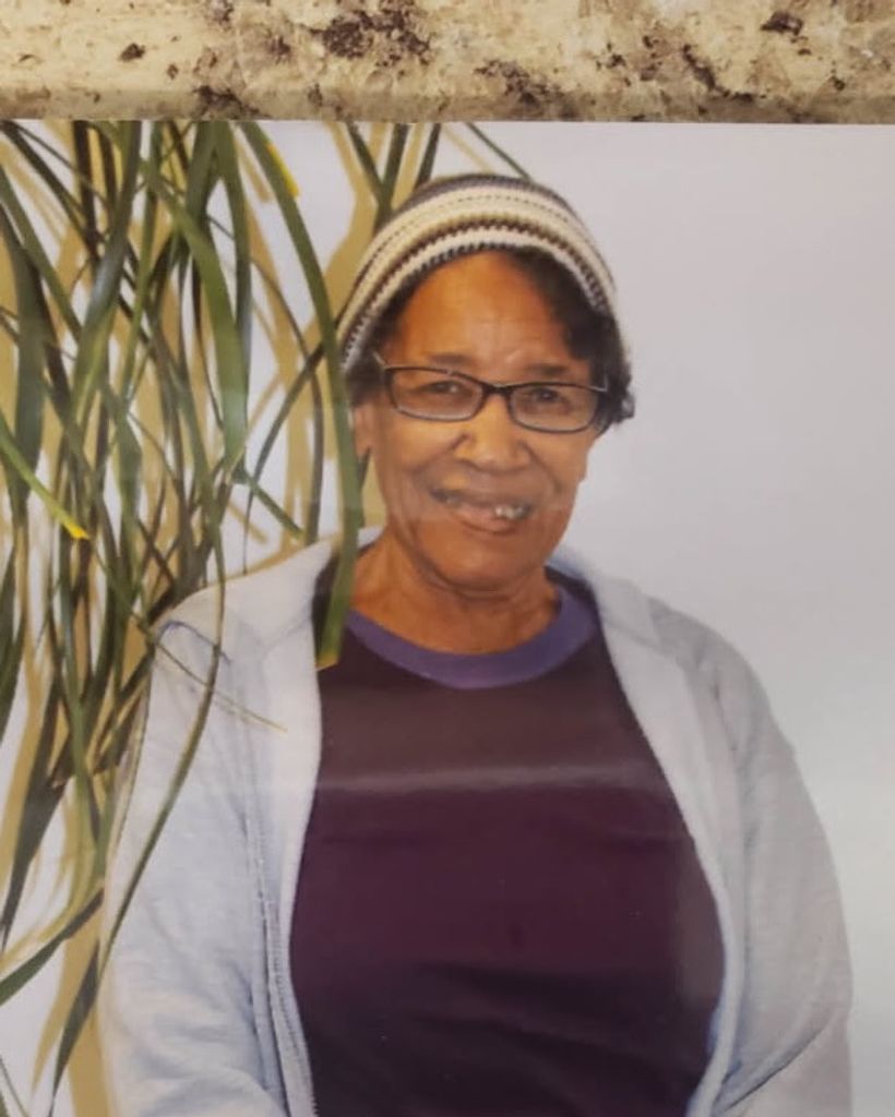 Louise Peters Holmes Profile Photo