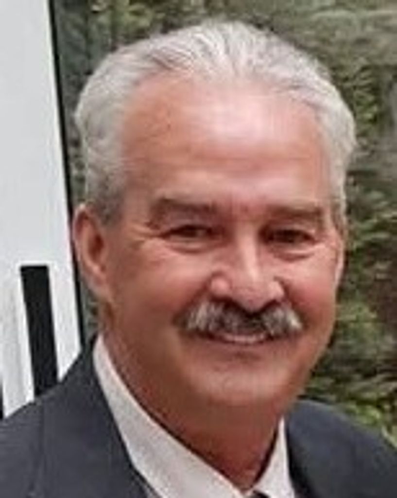 Dennis Duty Profile Photo