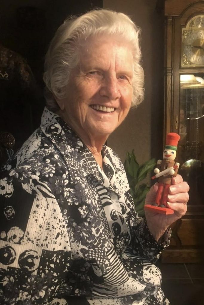 Mae Beth Huddleston Profile Photo