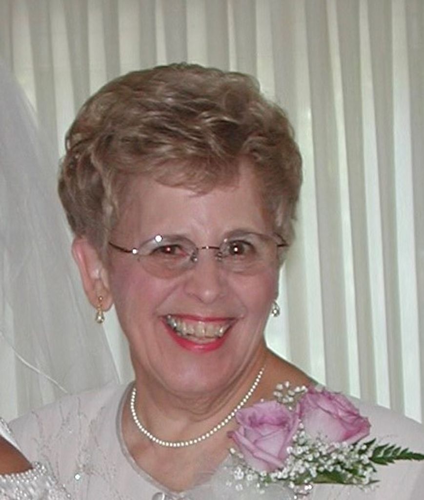 Donna Lee Young Field Profile Photo