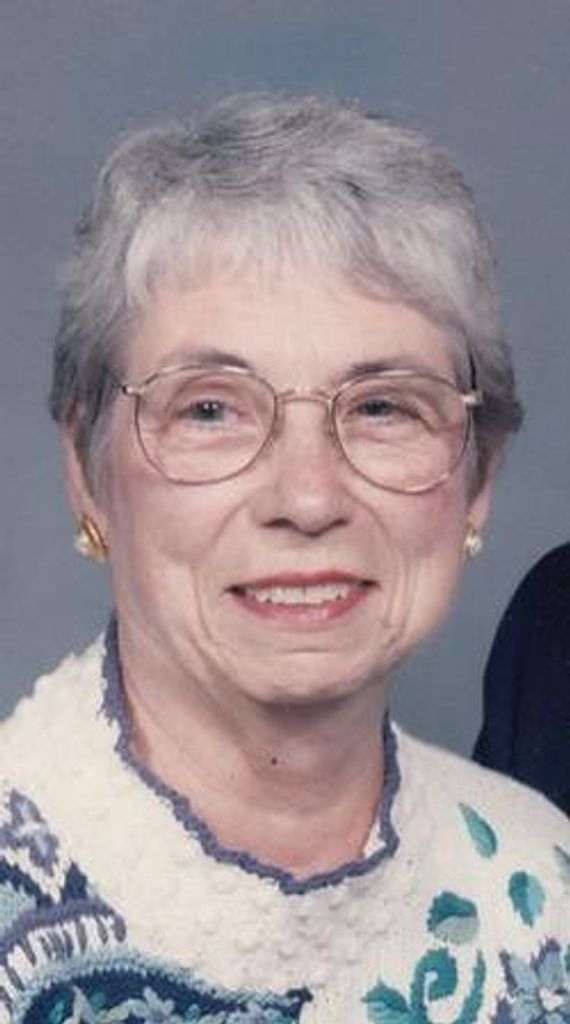 Evelyn M Davis