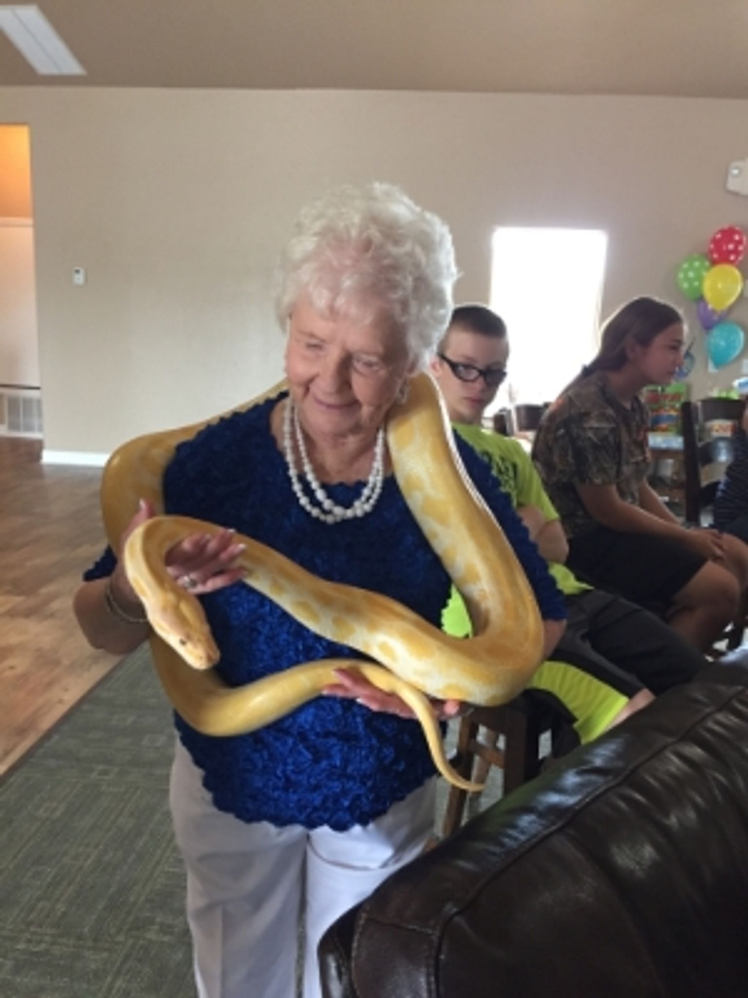 Yvonne Eileen Scott Little photo gallery image 2 of 4