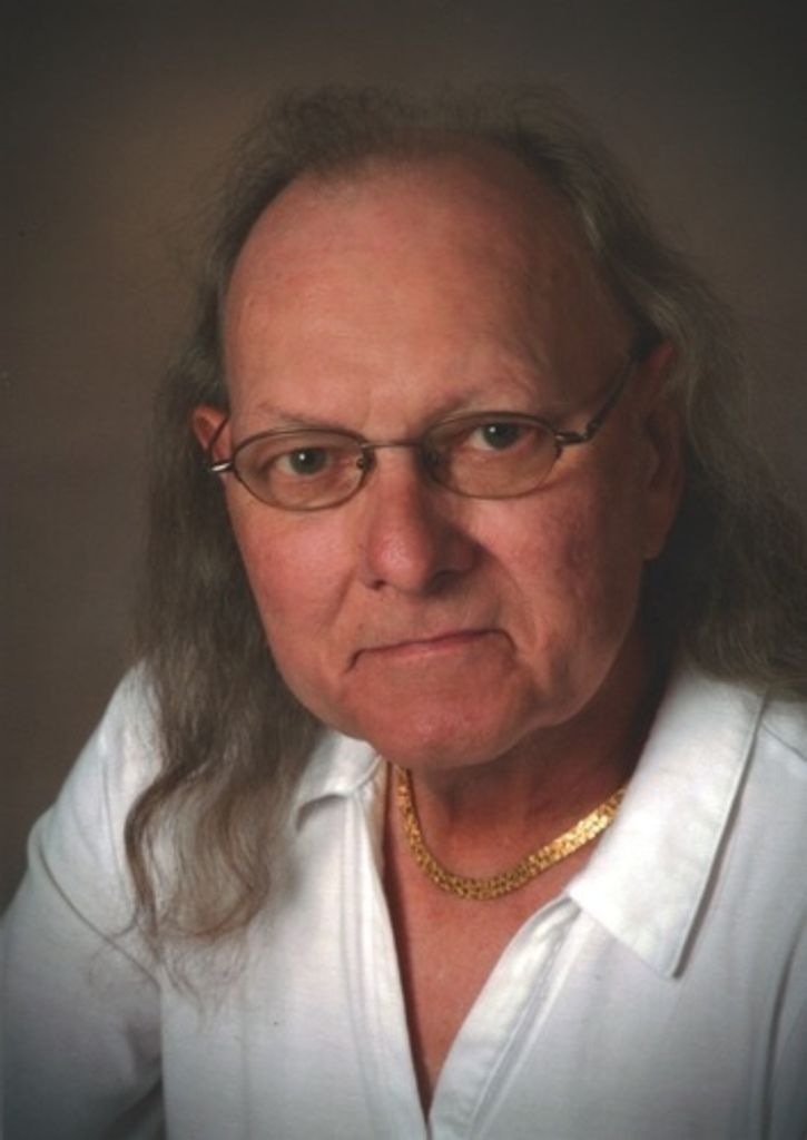 Robert Earl Brooks Profile Photo