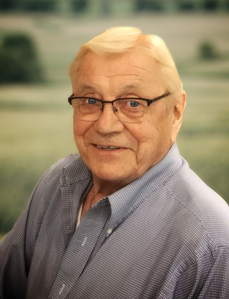 Byron "Louie" Akerson