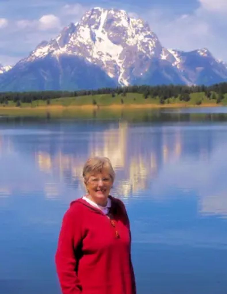 Donna  Lee Davis