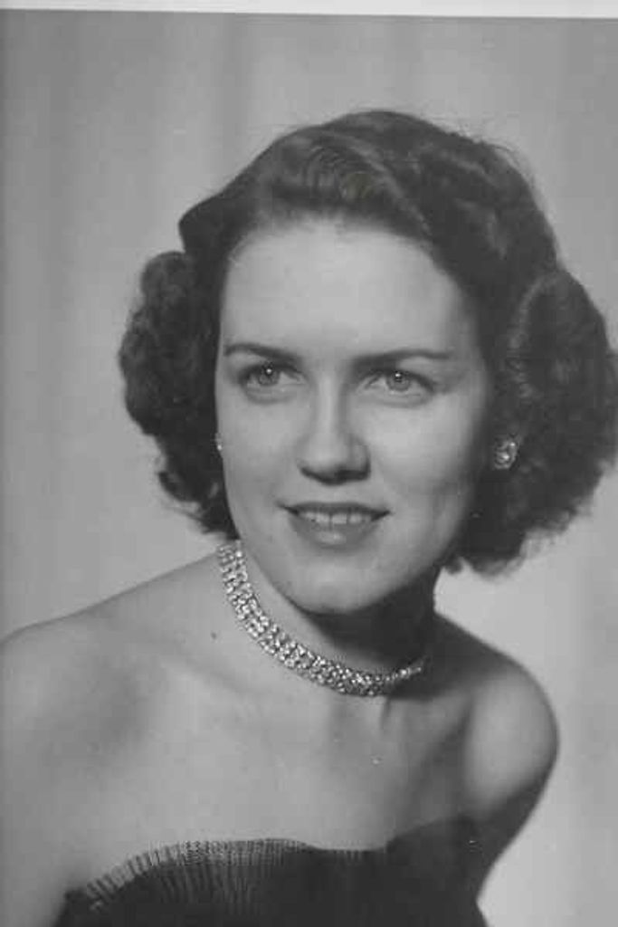 Bobbie Carolyn Naughton