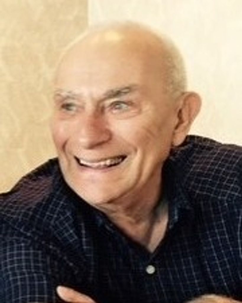 Kenneth Mitchell Profile Photo