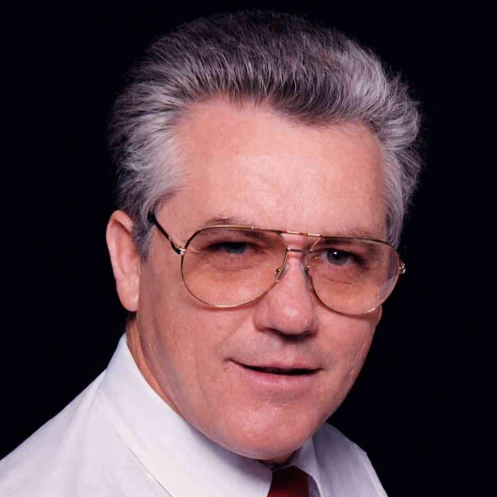 Robert Perry Profile Photo