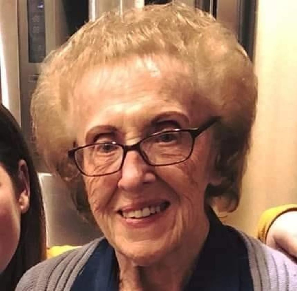 Lill (Moos)  Hutchins Profile Photo