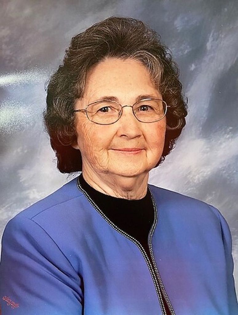 Faye Hall Short Profile Photo