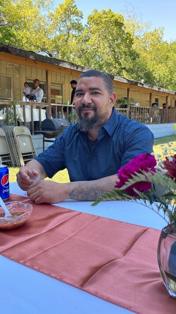Ruben Flores Profile Photo